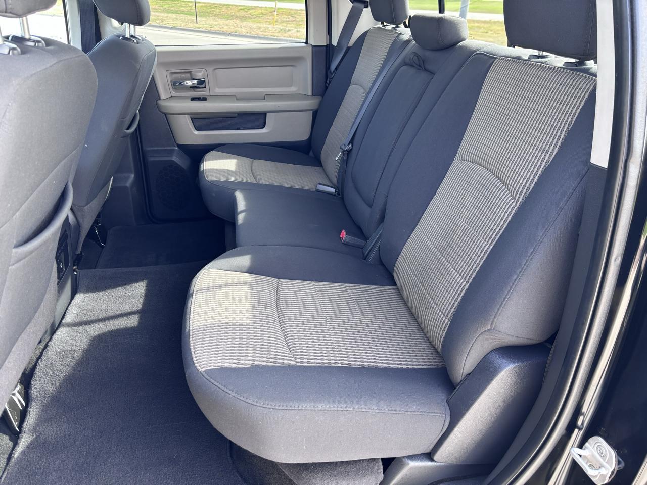 RAM 1500 4WD Crew Cab 140.5" Big Horn 2012