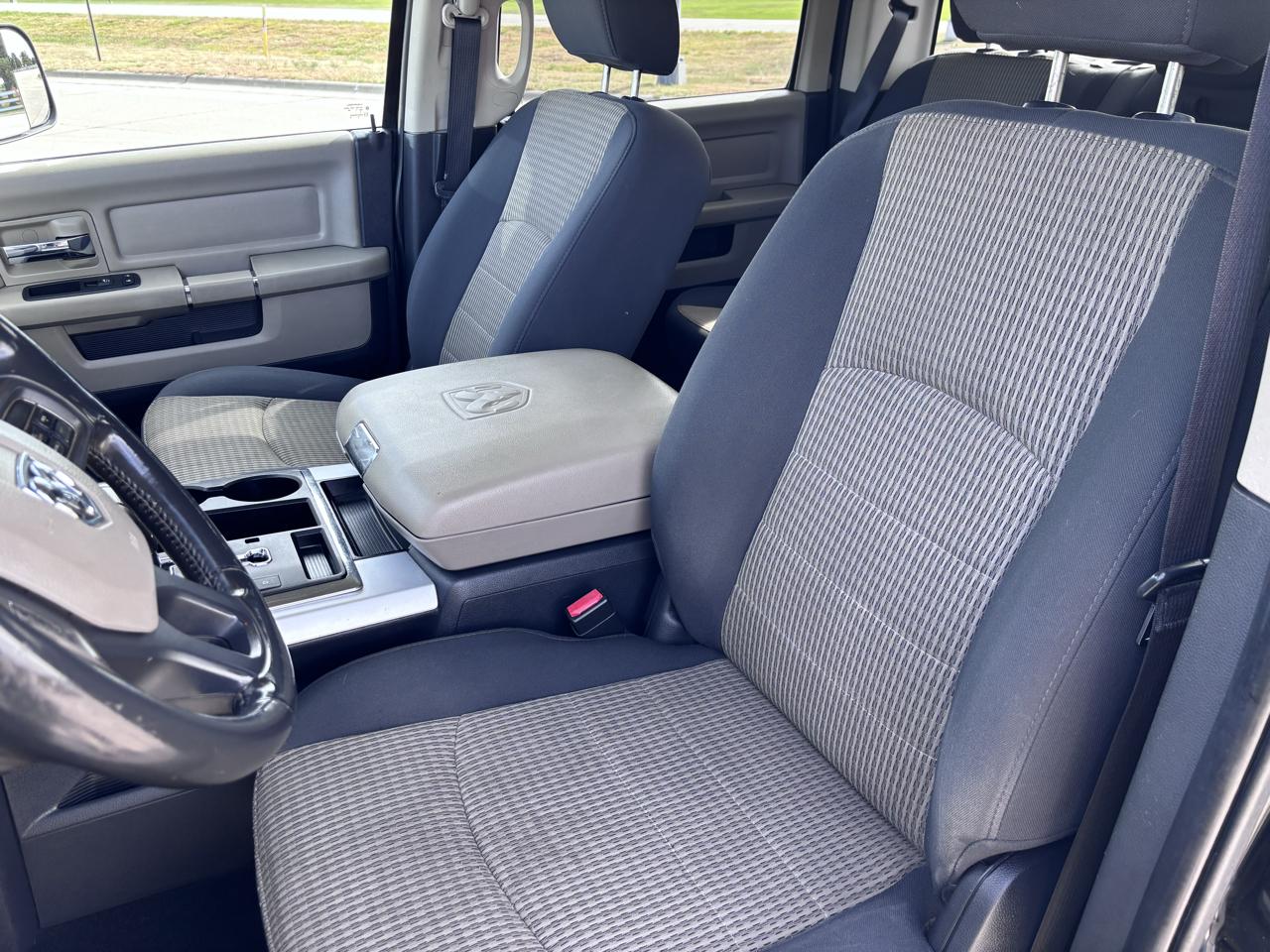 RAM 1500 4WD Crew Cab 140.5" Big Horn 2012