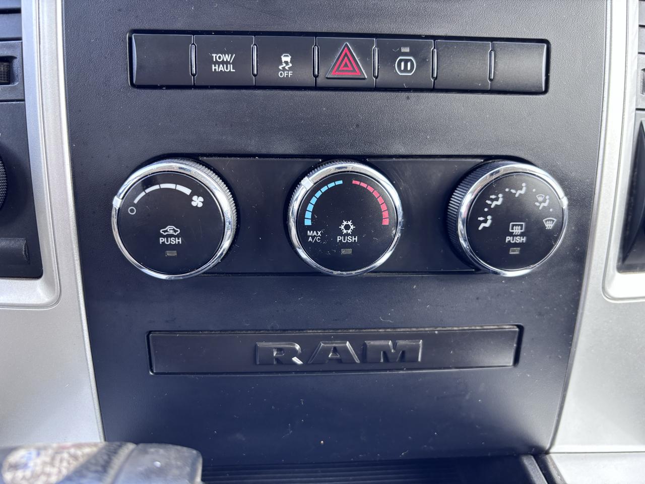 RAM 1500 4WD Crew Cab 140.5" Big Horn 2012