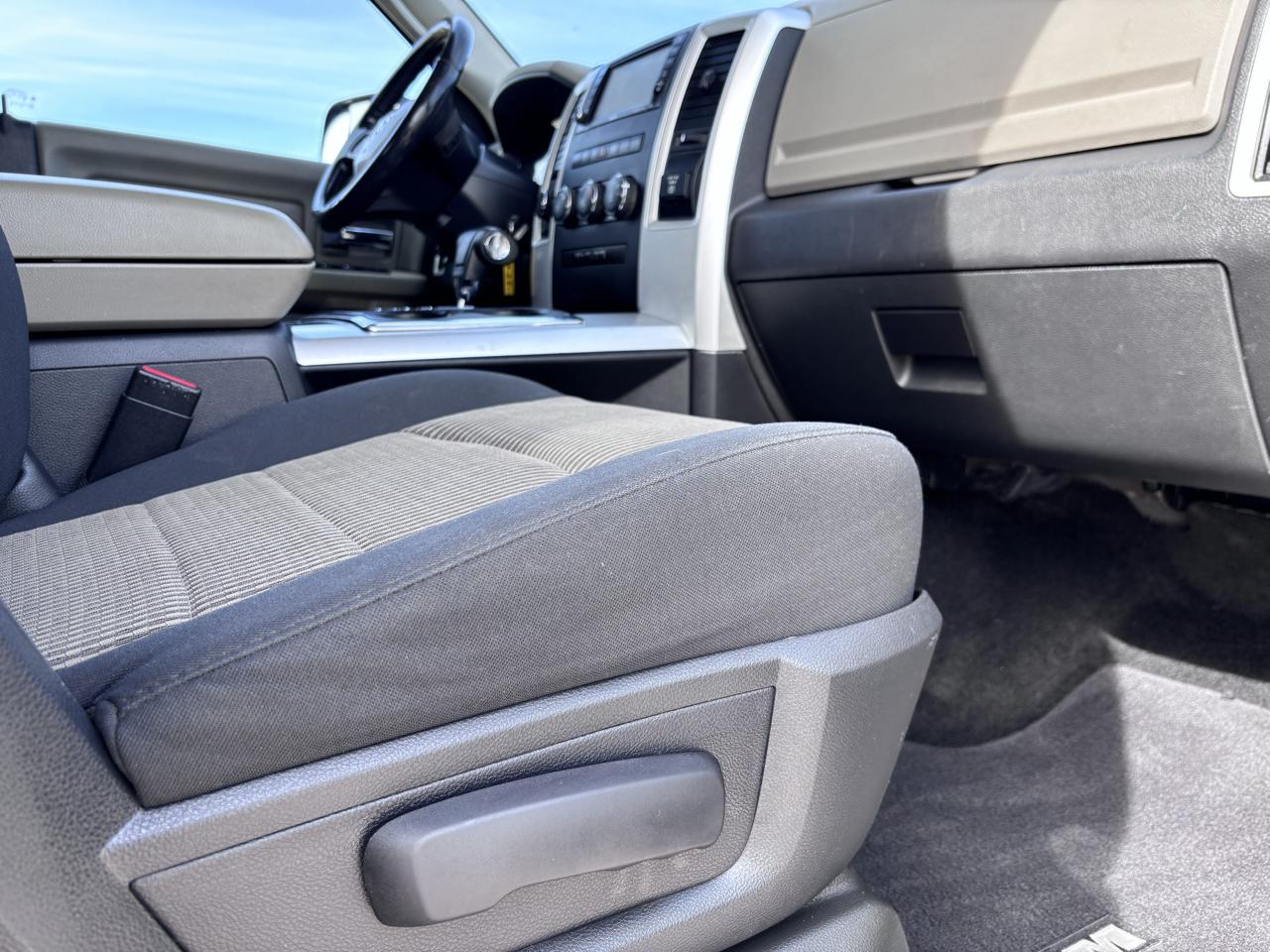 RAM 1500 4WD Crew Cab 140.5" Big Horn 2012