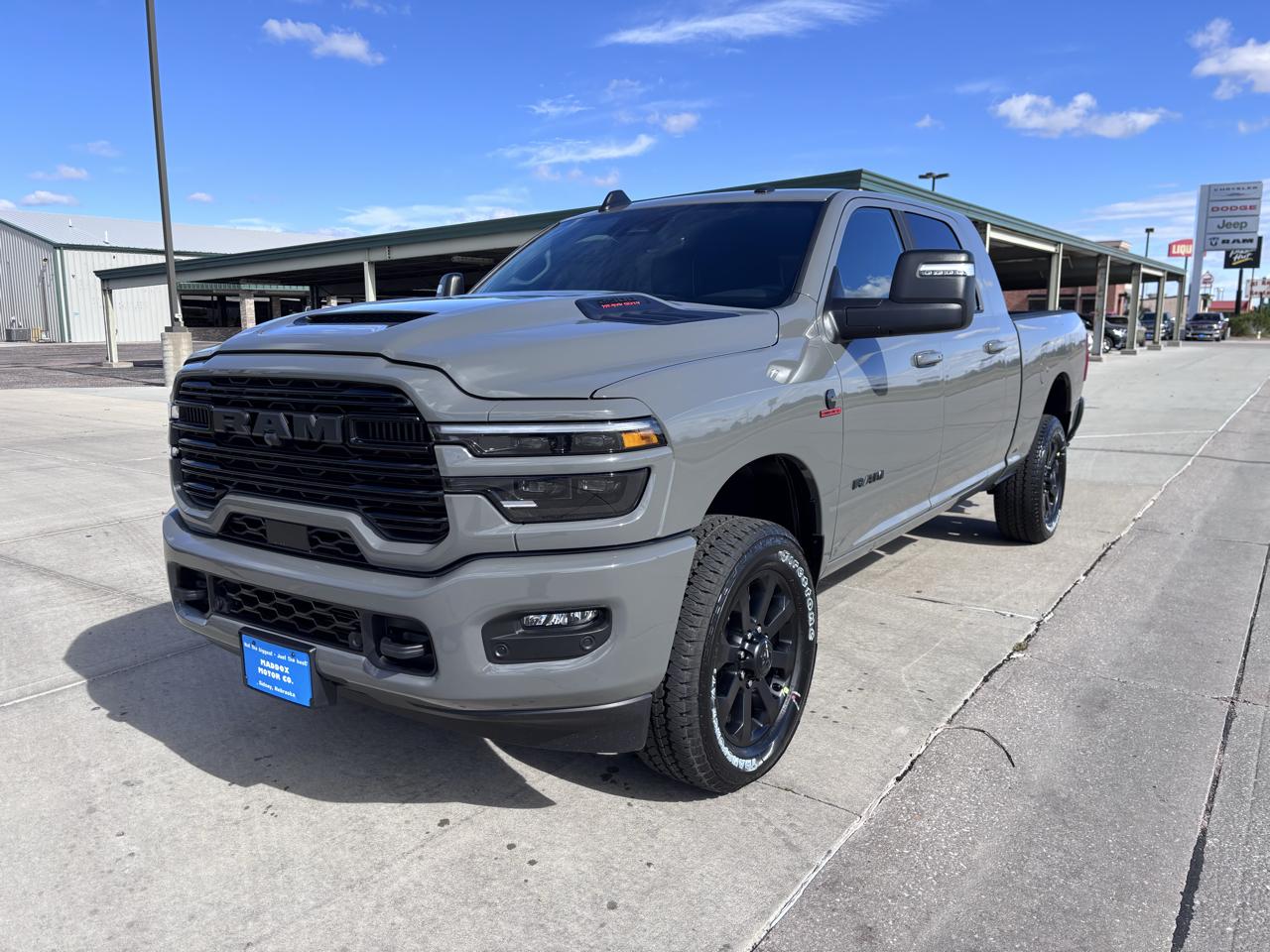 RAM 2500 Laramie 4x4 Mega Cab 6'4" Box 2027