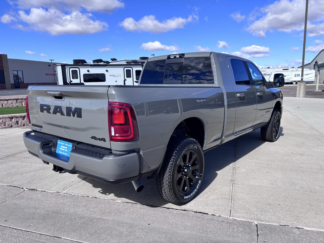RAM 2500 Laramie 4x4 Mega Cab 6'4" Box 2027