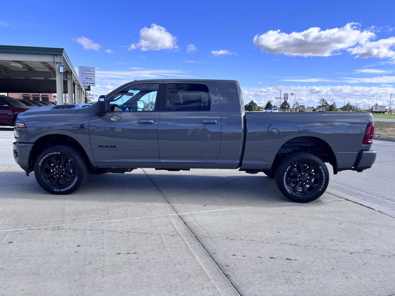 RAM 2500 Laramie 4x4 Mega Cab 6'4" Box 2027