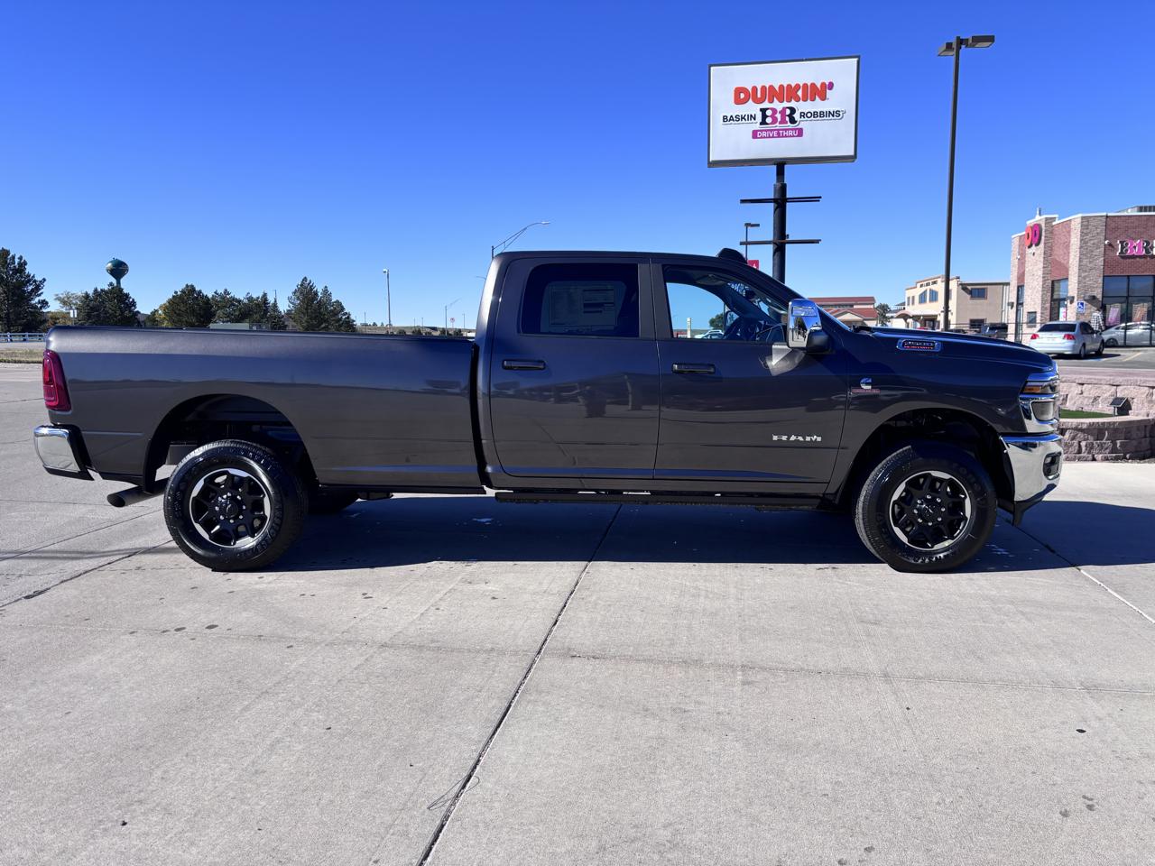 RAM 2500 Laramie 4x4 Crew Cab 8' Box 2027