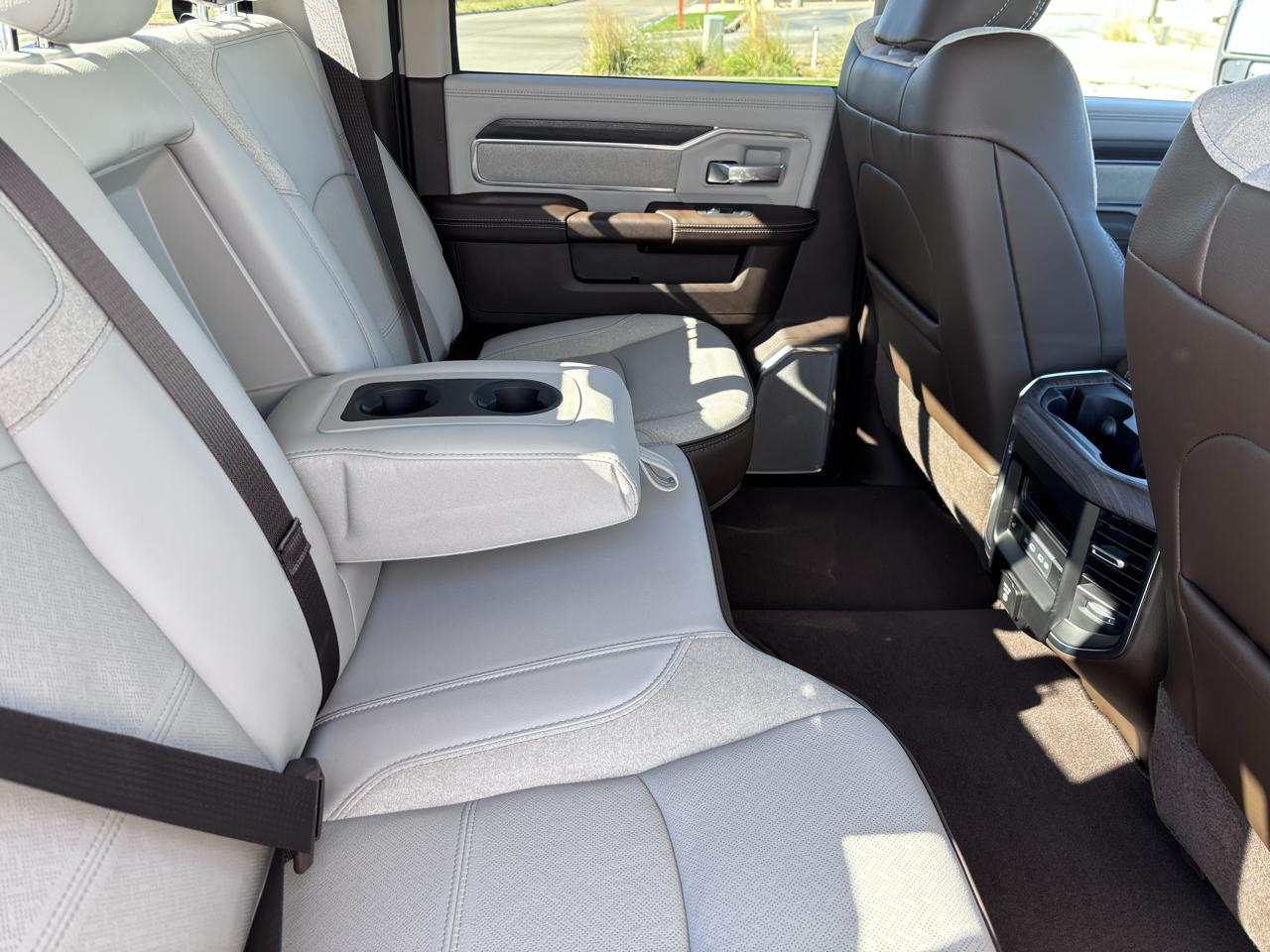 RAM 2500 Laramie 4x4 Crew Cab 8' Box 2027