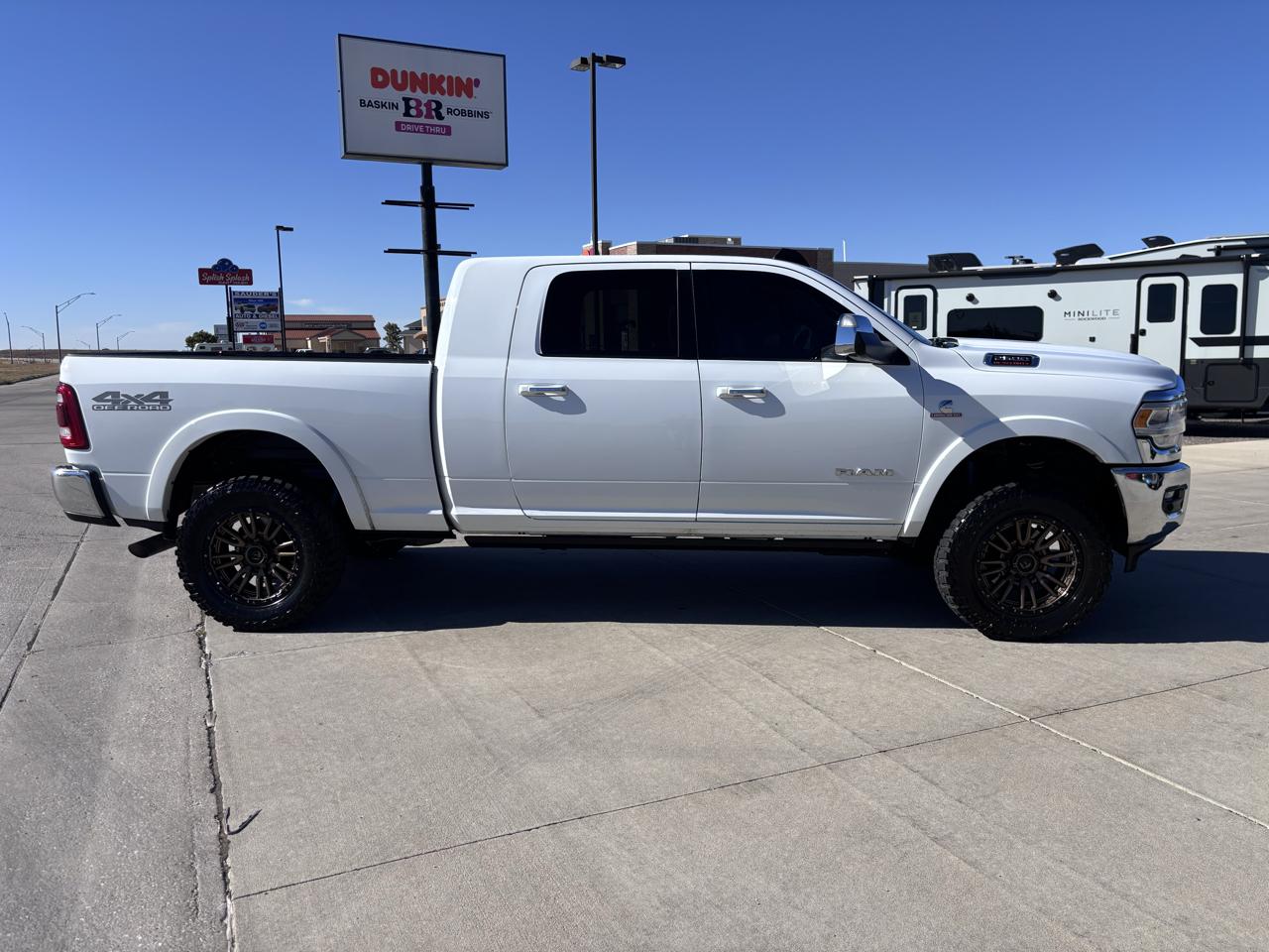 RAM 2500 Laramie 4x4 Mega Cab 6'4" Box 2021