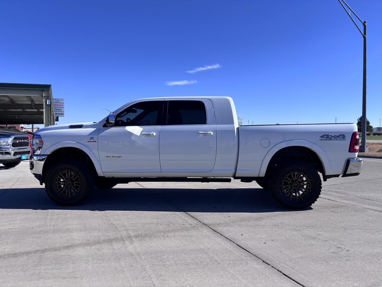 RAM 2500 Laramie 4x4 Mega Cab 6'4" Box 2021