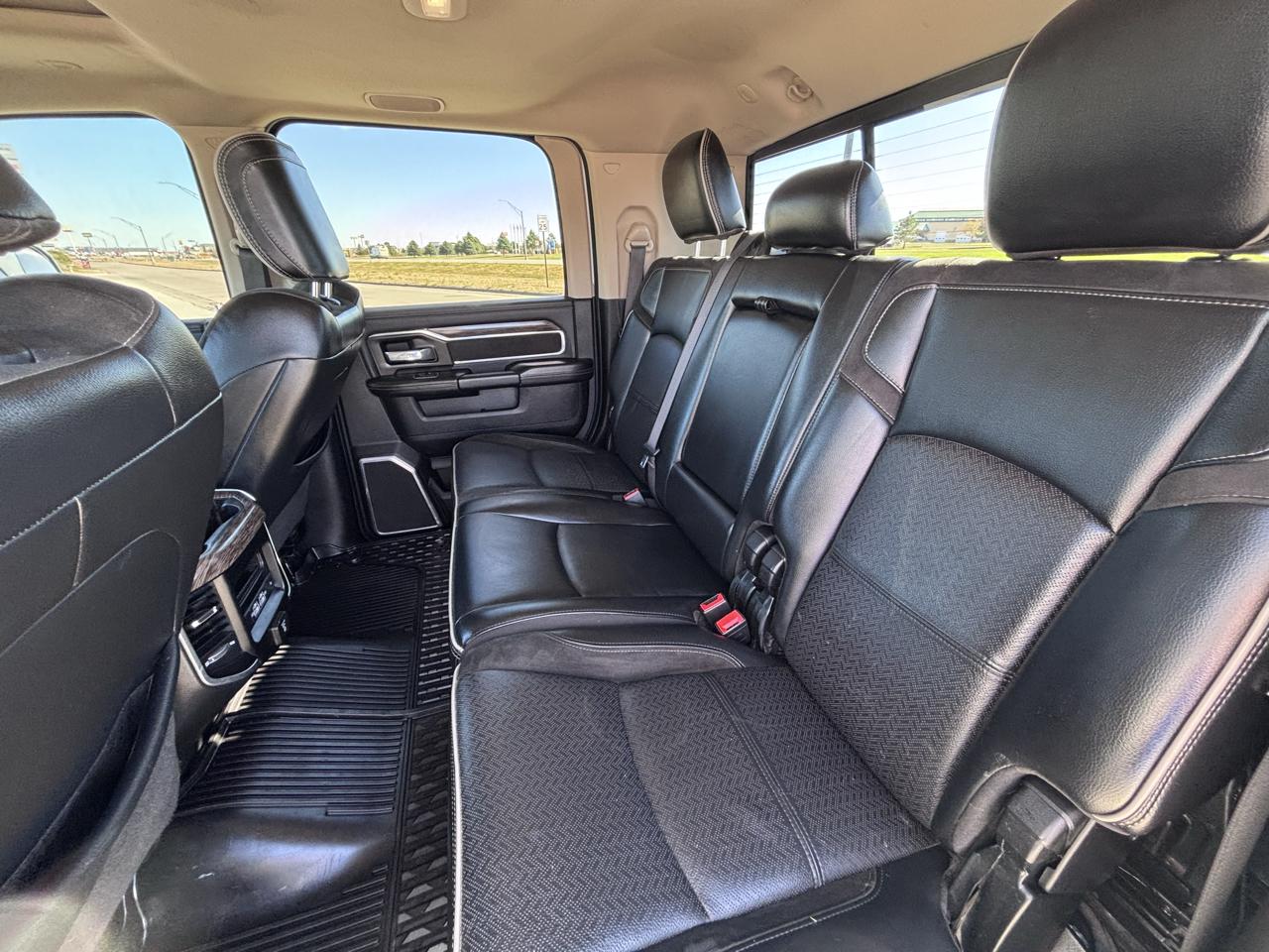 RAM 2500 Laramie 4x4 Mega Cab 6'4" Box 2021