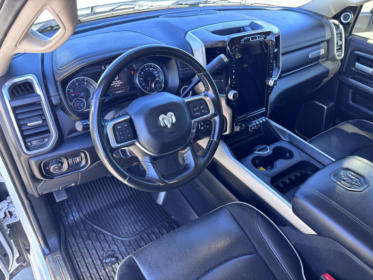 RAM 2500 Laramie 4x4 Mega Cab 6'4" Box 2021