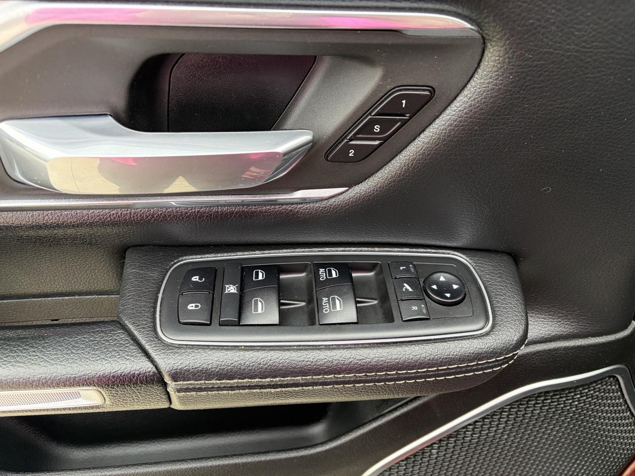 RAM 1500 Laramie 4x4 Crew Cab 5'7" Box 2019