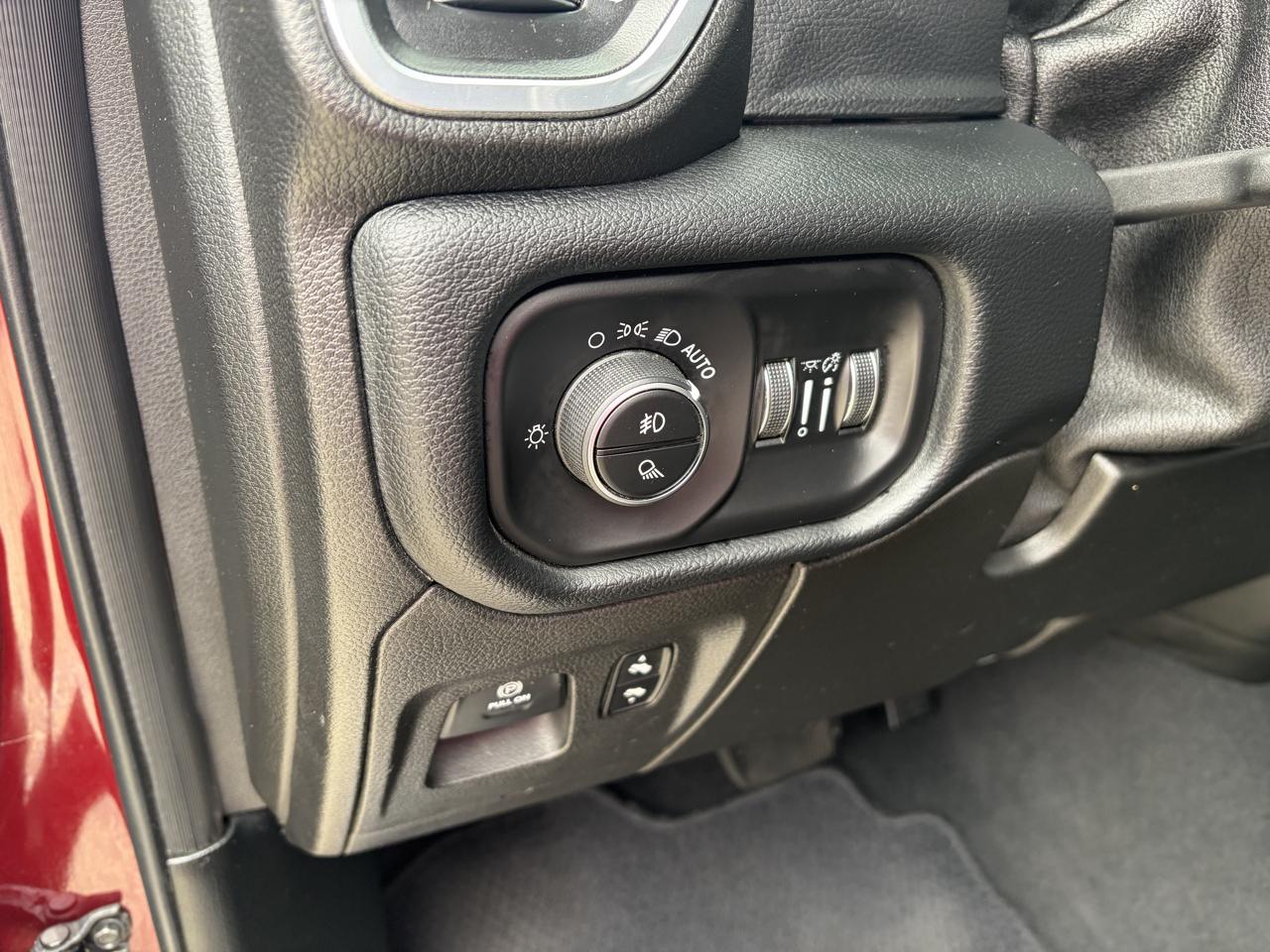 RAM 1500 Laramie 4x4 Crew Cab 5'7" Box 2019