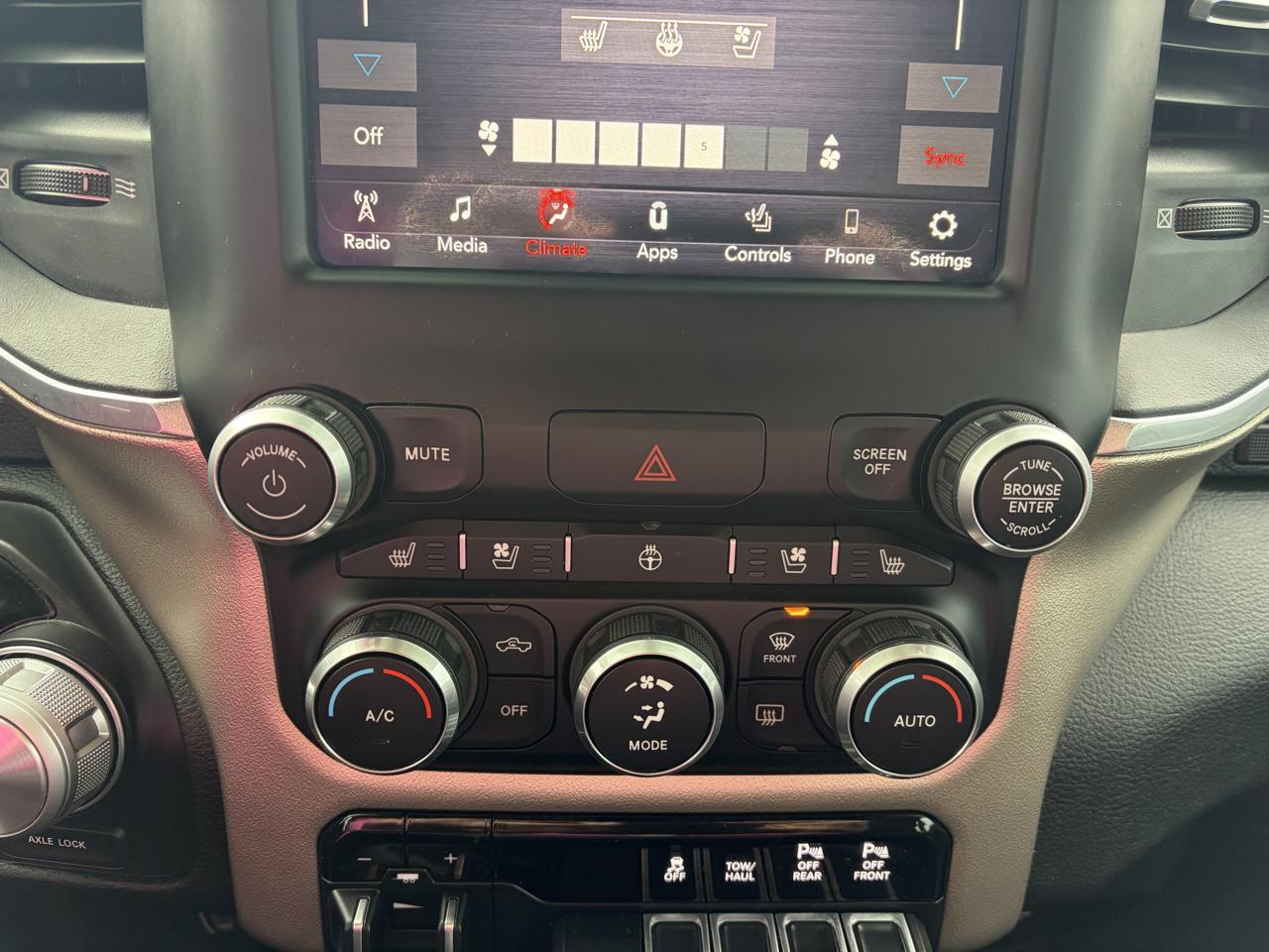 RAM 1500 Laramie 4x4 Crew Cab 5'7" Box 2019