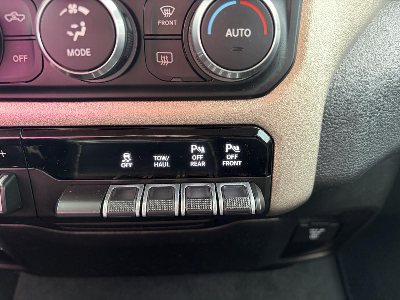 RAM 1500 Laramie 4x4 Crew Cab 5'7" Box 2019