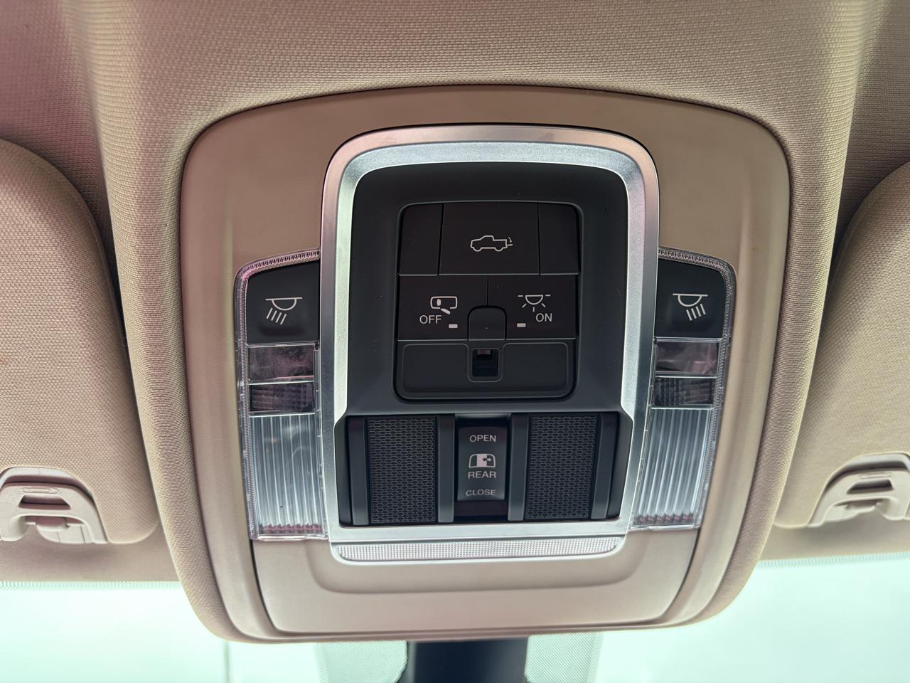 RAM 1500 Laramie 4x4 Crew Cab 5'7" Box 2019