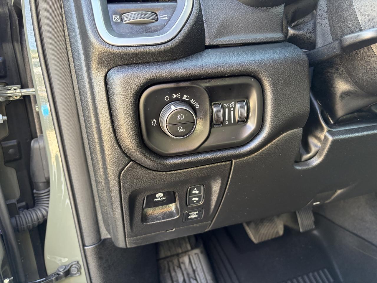 RAM 1500 Big Horn 4x4 Crew Cab 5'7" Box 2026
