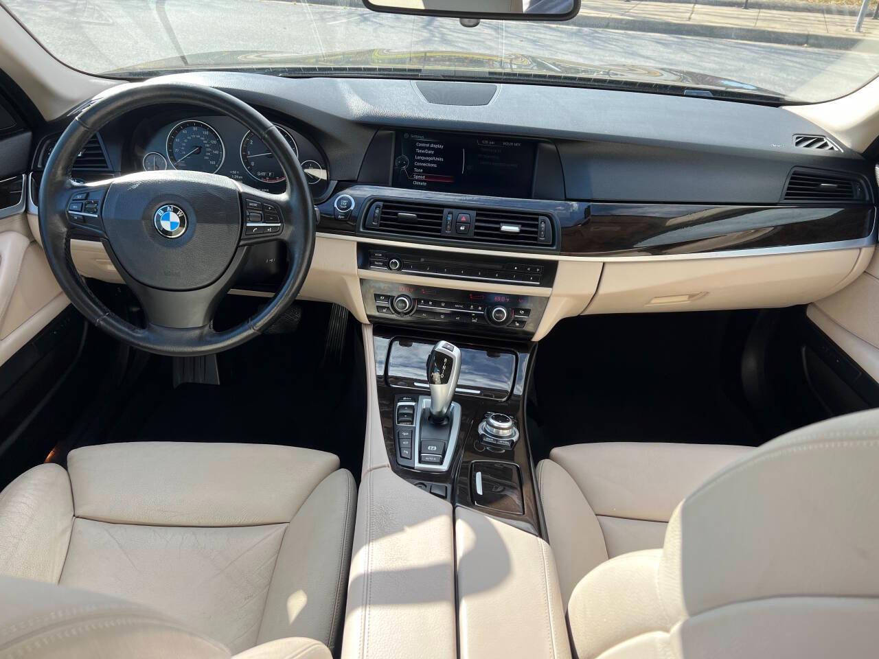 BMW 5-Series 528i xDrive 2013