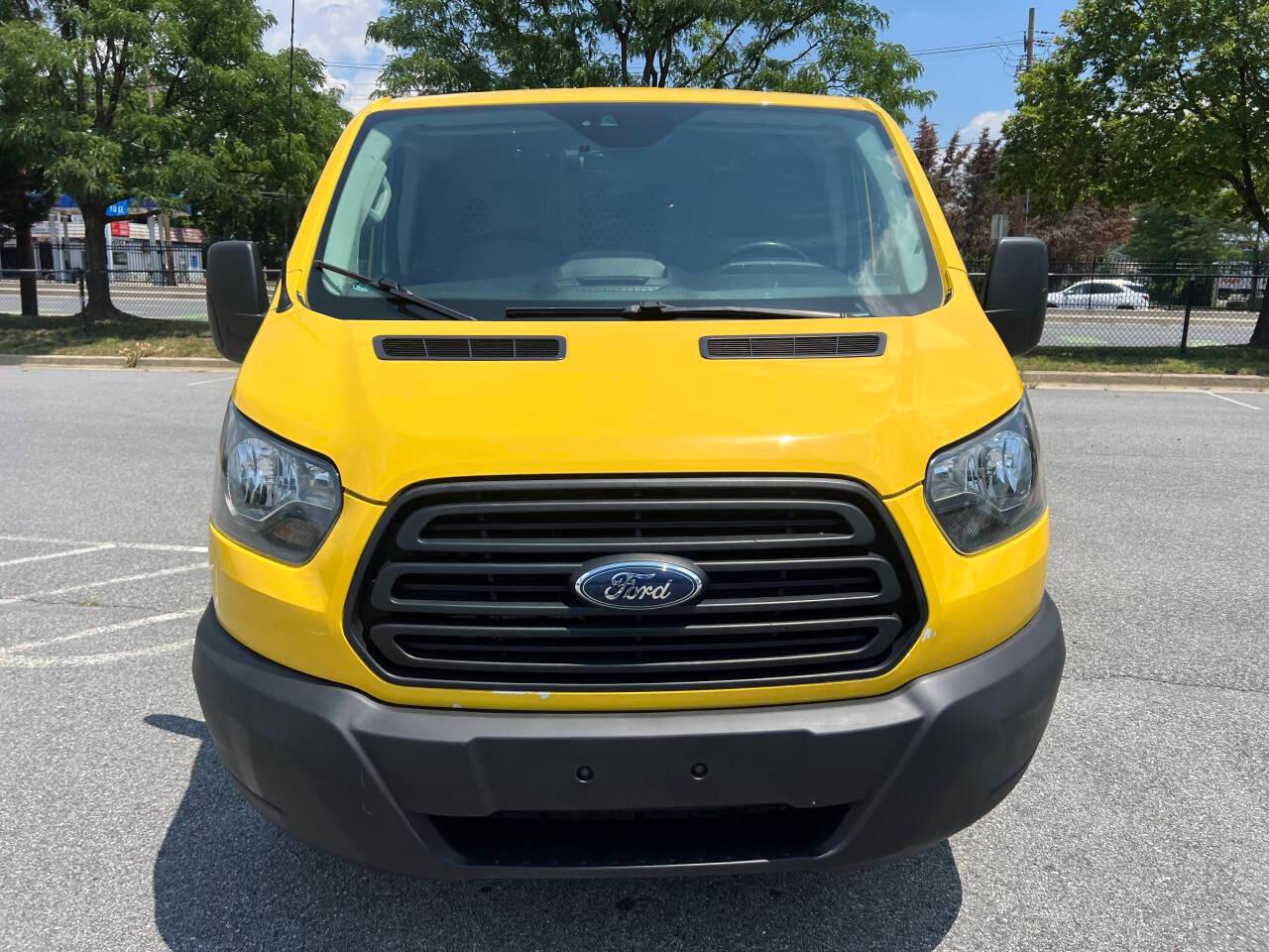 Ford Transit 250 Van Low Roof 60/40 Pass.130-in. WB 2019