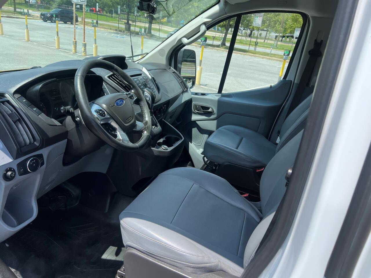 Ford Transit 250 Van Low Roof 60/40 Pass.130-in. WB 2019