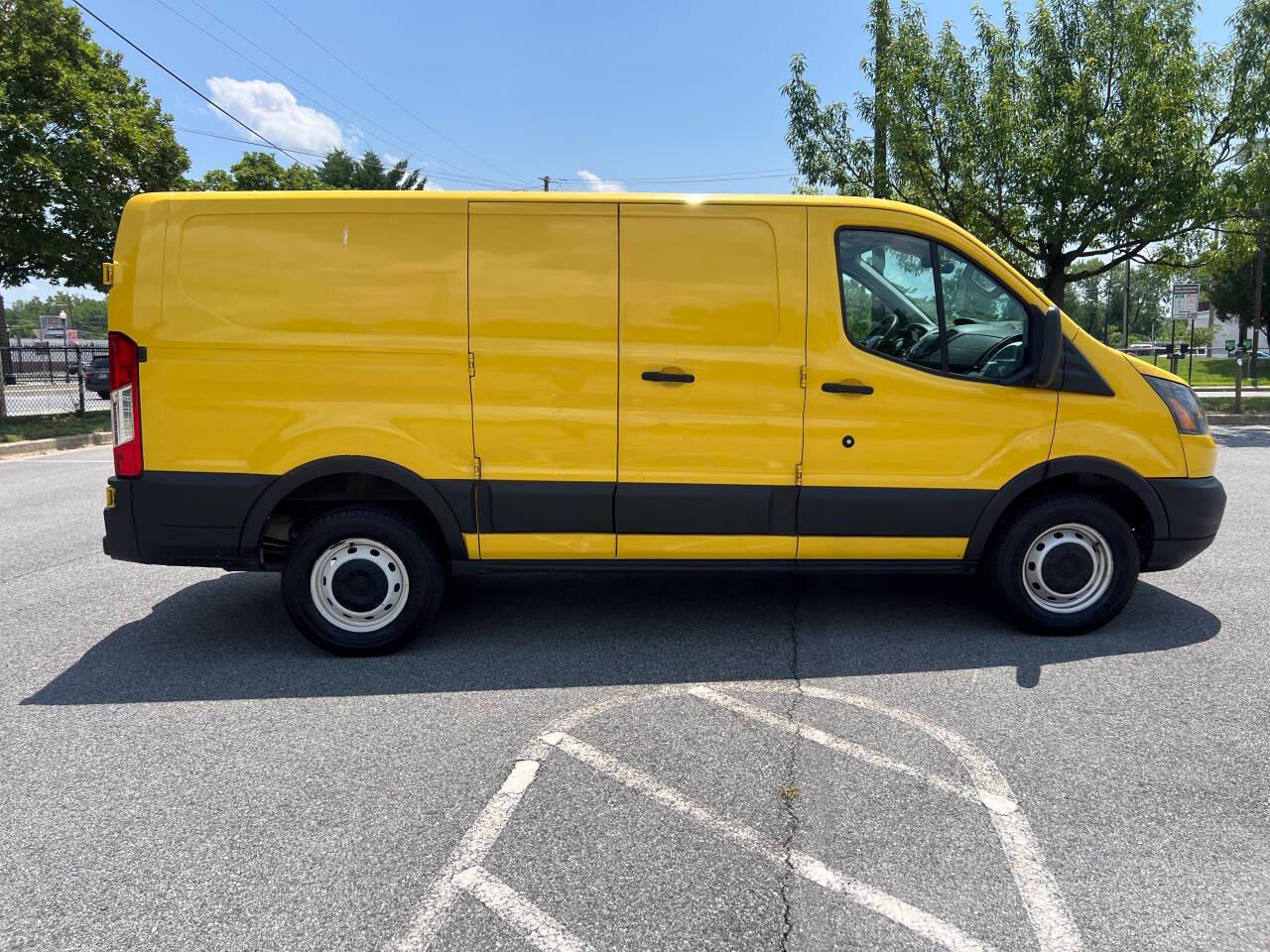 Ford Transit 250 Van Low Roof 60/40 Pass.130-in. WB 2019