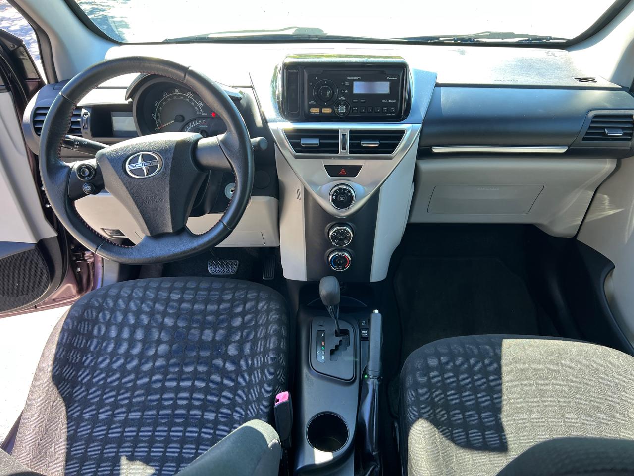 Scion iQ 3-Door Hatchback AT 2013