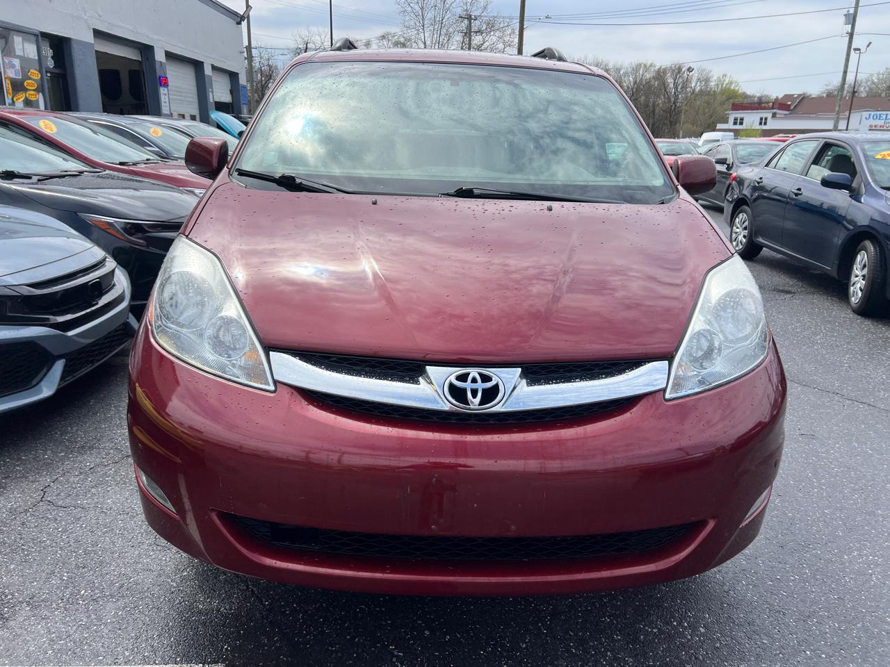 Toyota Sienna XLE FWD 2009