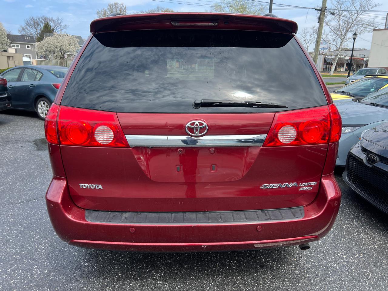 Toyota Sienna XLE FWD 2009