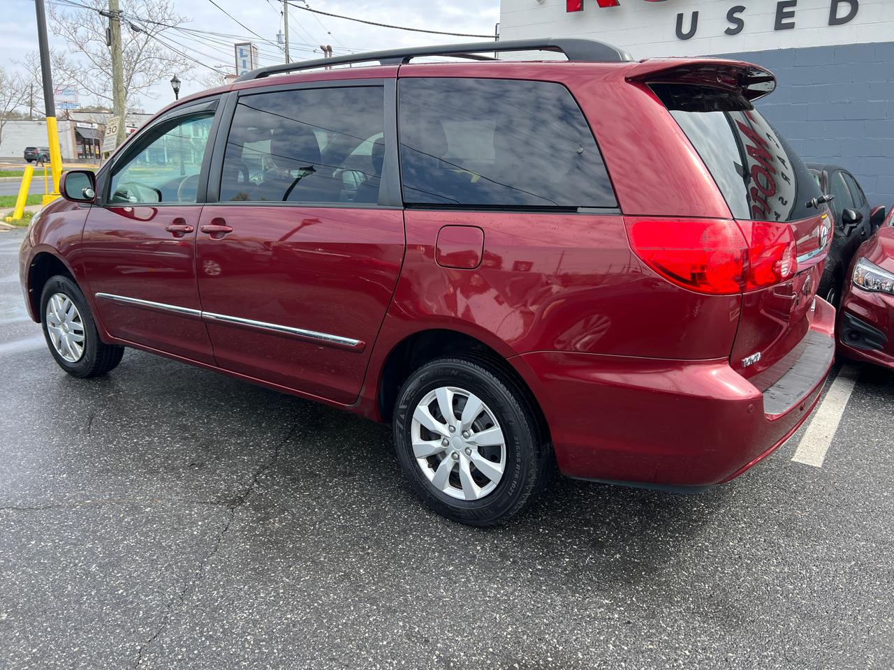 Toyota Sienna XLE FWD 2009