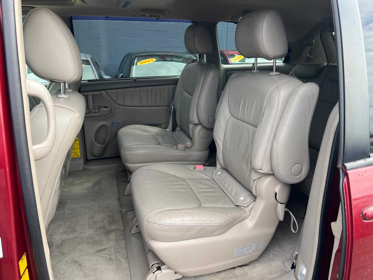 Toyota Sienna XLE FWD 2009