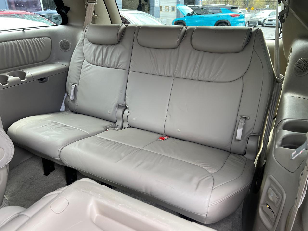 Toyota Sienna XLE FWD 2009