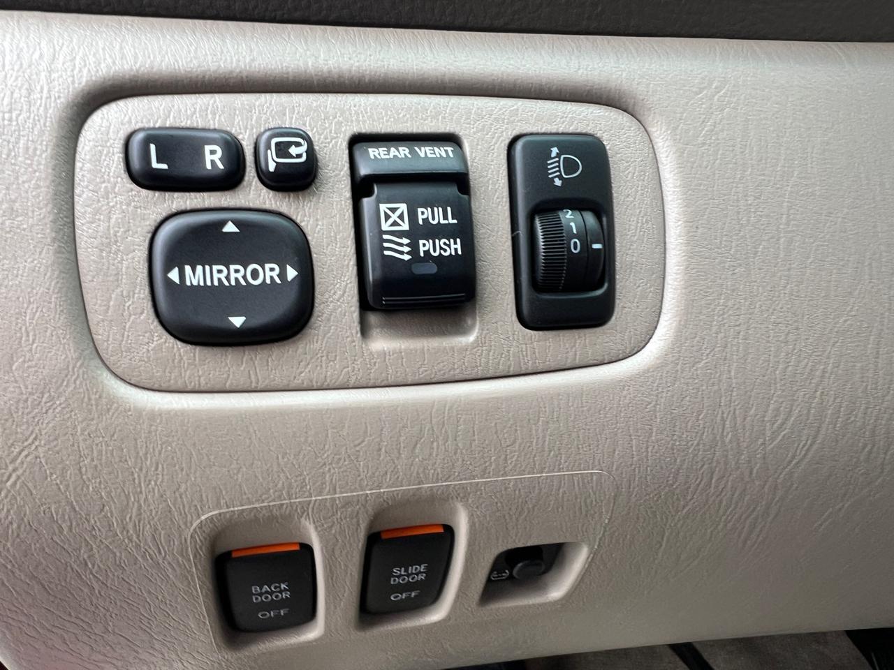 Toyota Sienna XLE FWD 2009