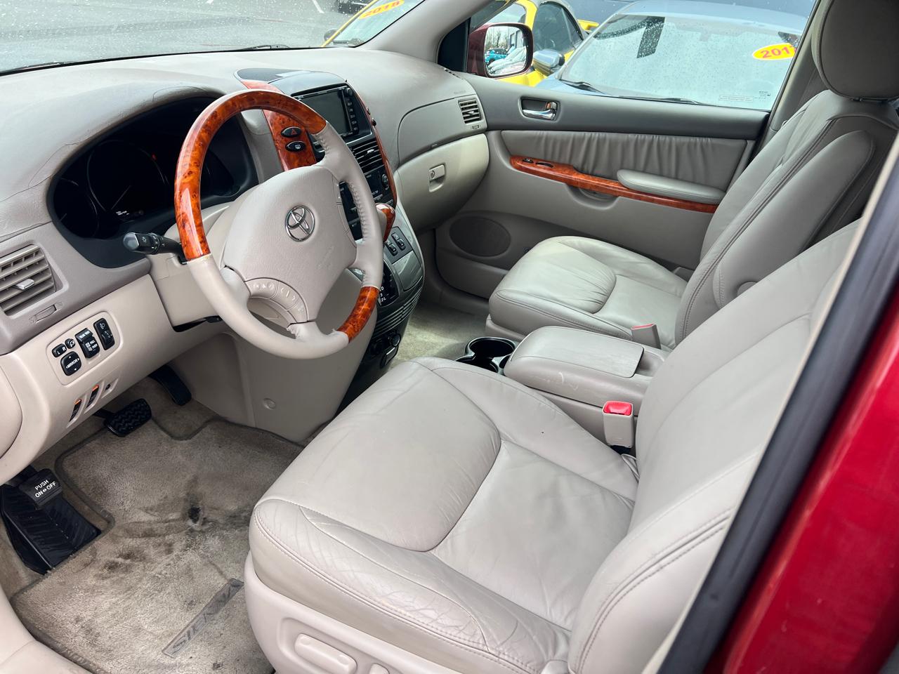 Toyota Sienna XLE AWD 2010