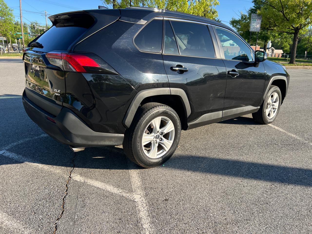 Toyota RAV4 XLE AWD 2021