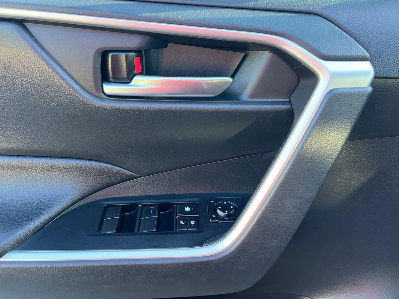 Toyota RAV4 XLE AWD 2021