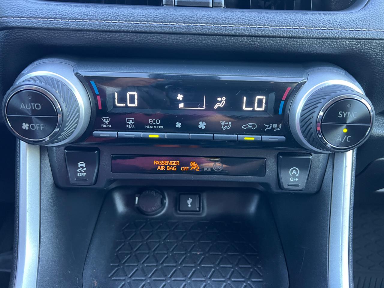 Toyota RAV4 XLE AWD 2021