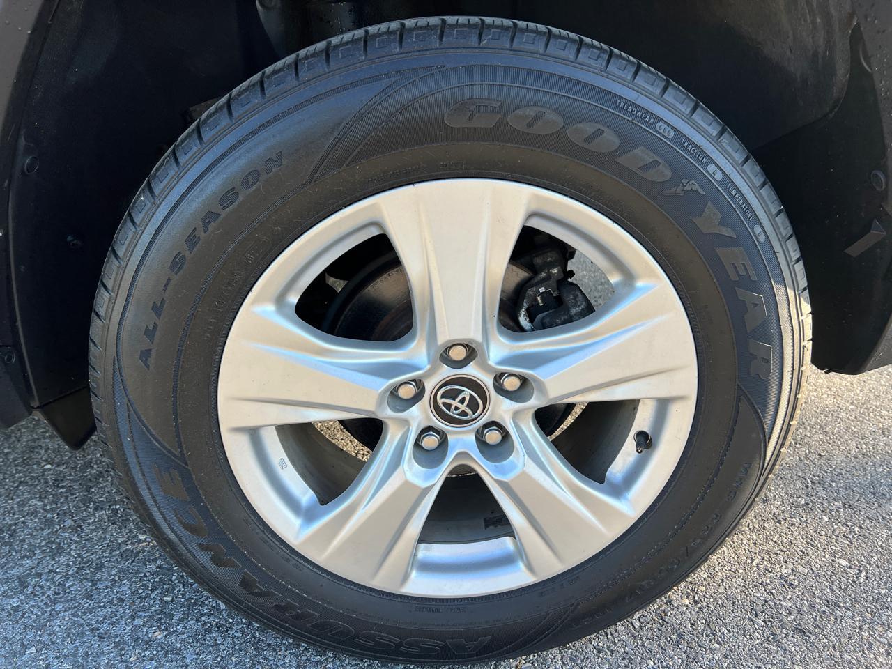 Toyota RAV4 XLE AWD 2021