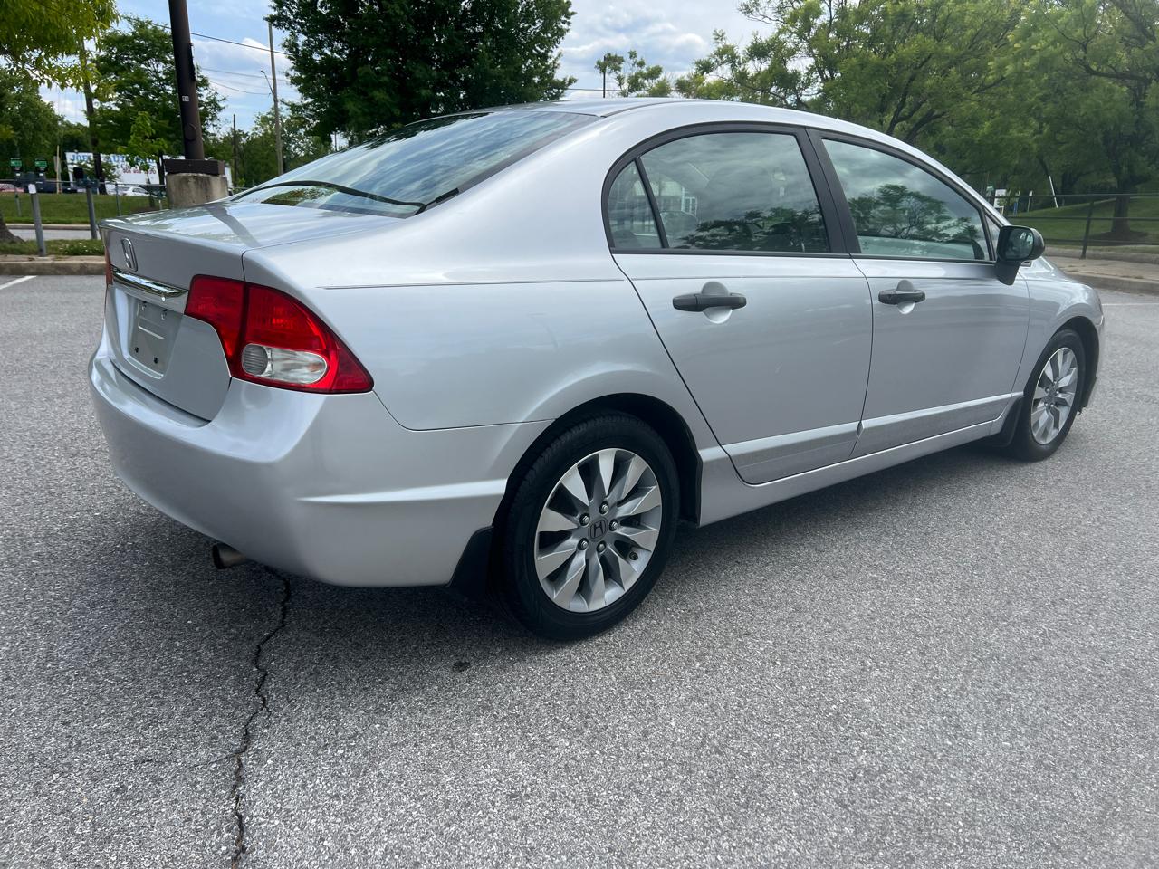 Honda Civic DX-VP Sedan 5-Speed AT 2010