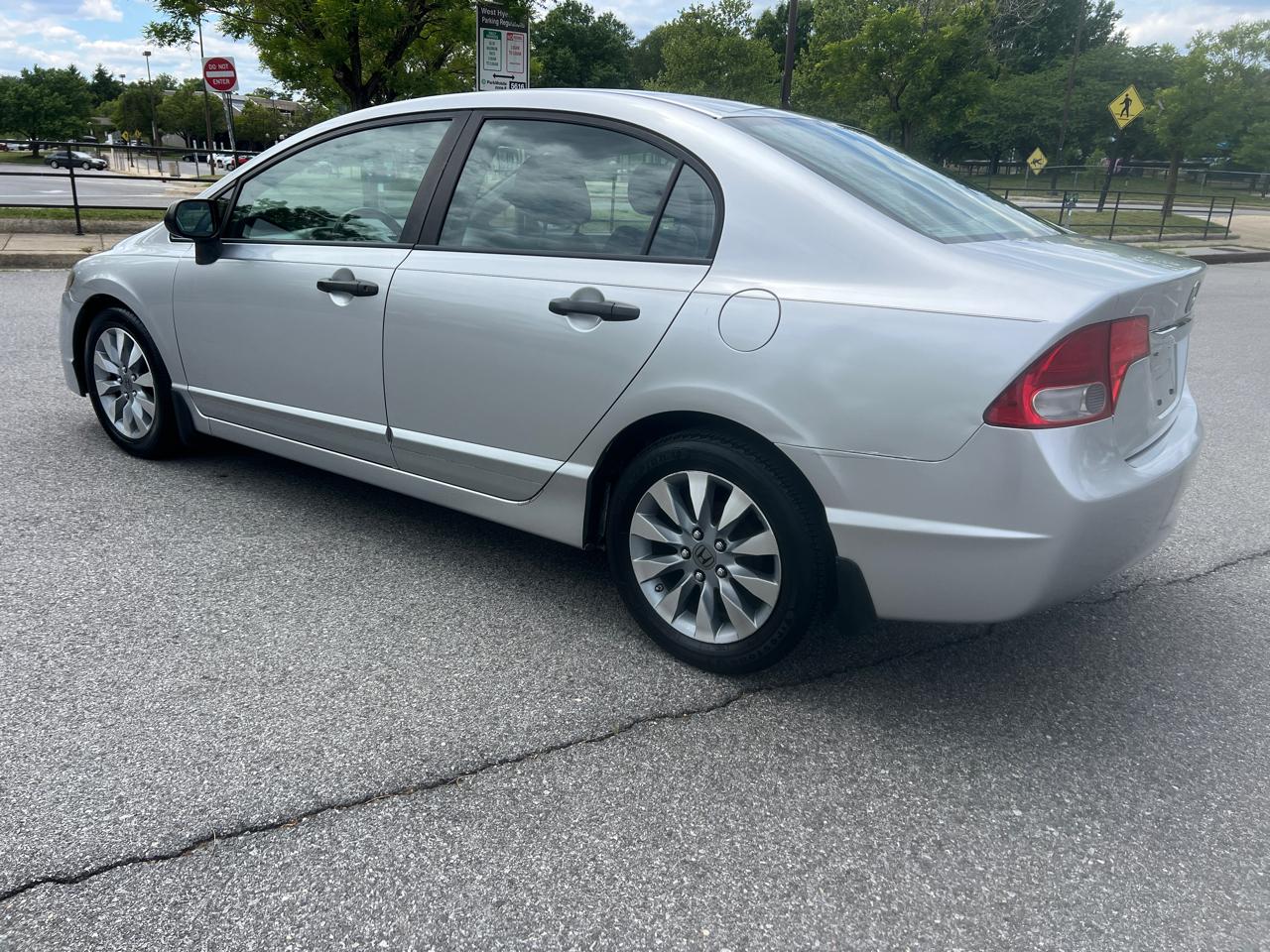 Honda Civic DX-VP Sedan 5-Speed AT 2010