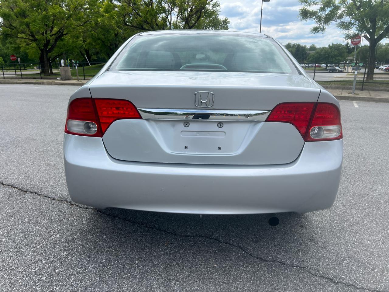 Honda Civic DX-VP Sedan 5-Speed AT 2010
