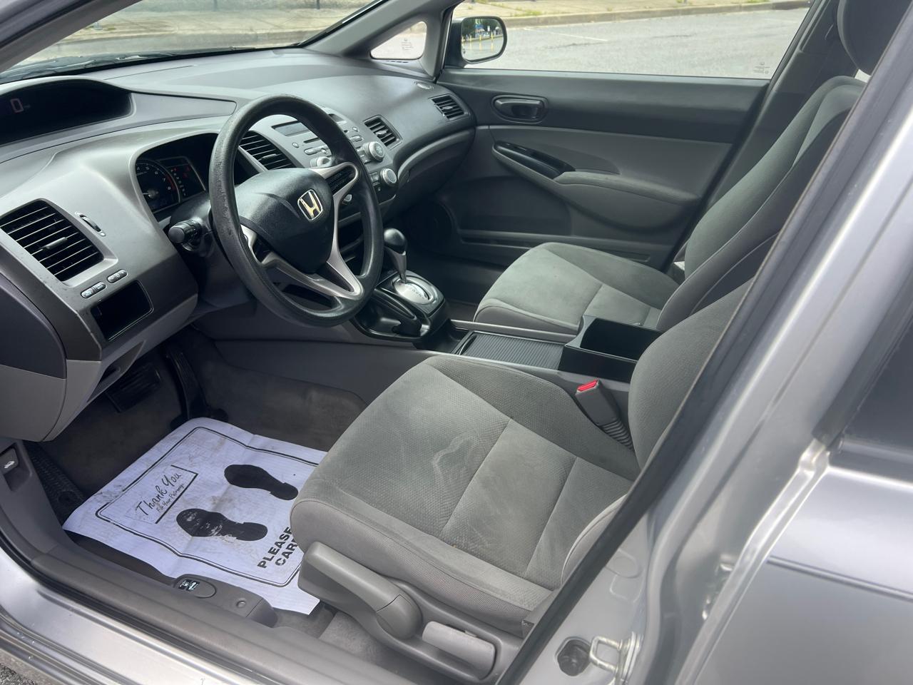 Honda Civic DX-VP Sedan 5-Speed AT 2010