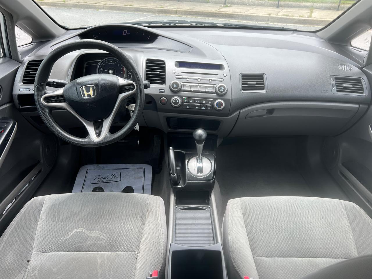 Honda Civic DX-VP Sedan 5-Speed AT 2010