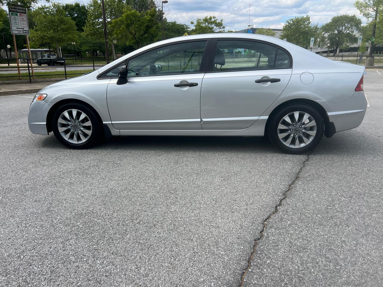 Honda Civic DX-VP Sedan 5-Speed AT 2010