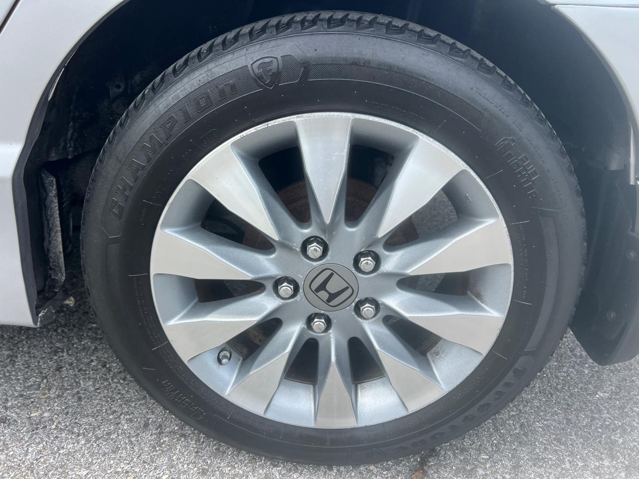 Honda Civic DX-VP Sedan 5-Speed AT 2010