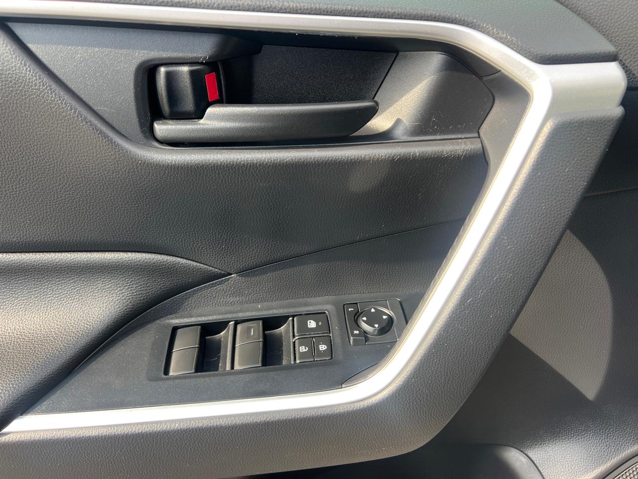 Toyota RAV4 LE AWD 2019