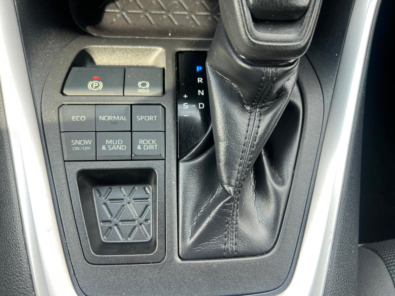Toyota RAV4 LE AWD 2019