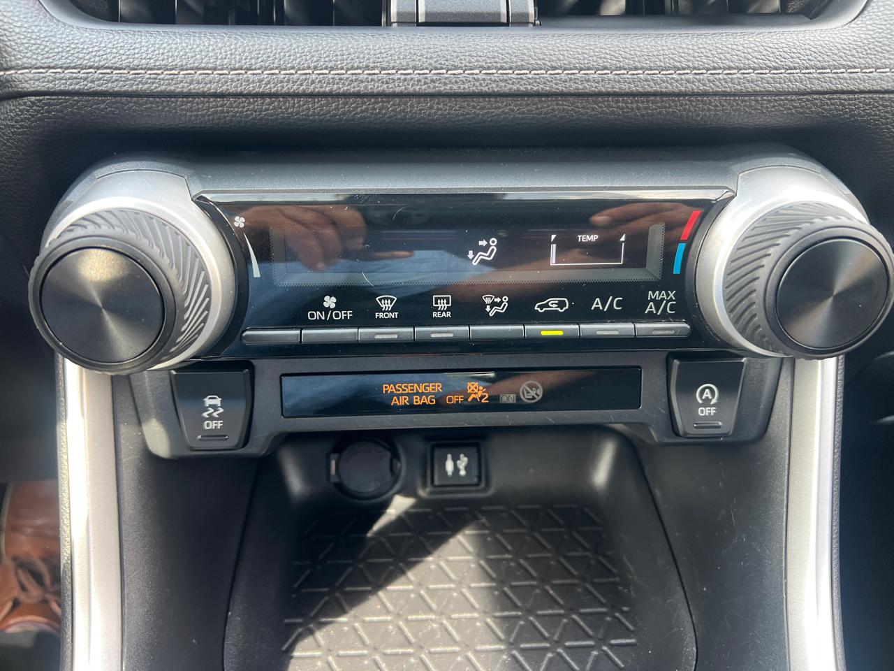 Toyota RAV4 LE AWD 2019