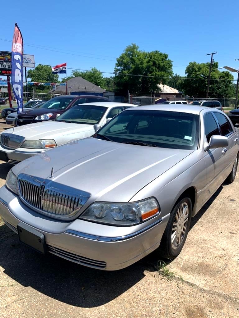 Lincoln Town Car Signature Limited 2010