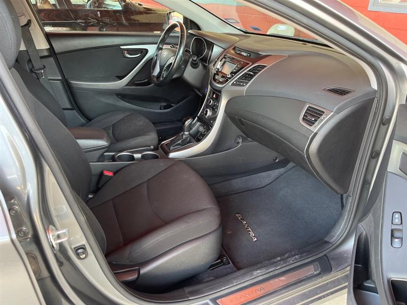 Hyundai Elantra SE 6AT 2016 Hyundai Elantra SE 6AT 2016