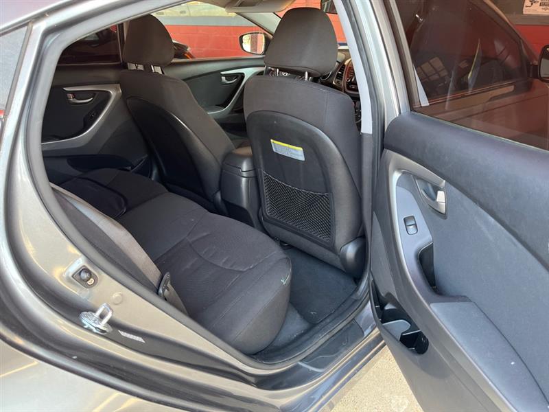 Hyundai Elantra SE 6AT 2016 Hyundai Elantra SE 6AT 2016
