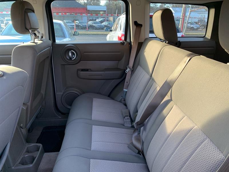 Dodge Nitro SE 2WD 2010