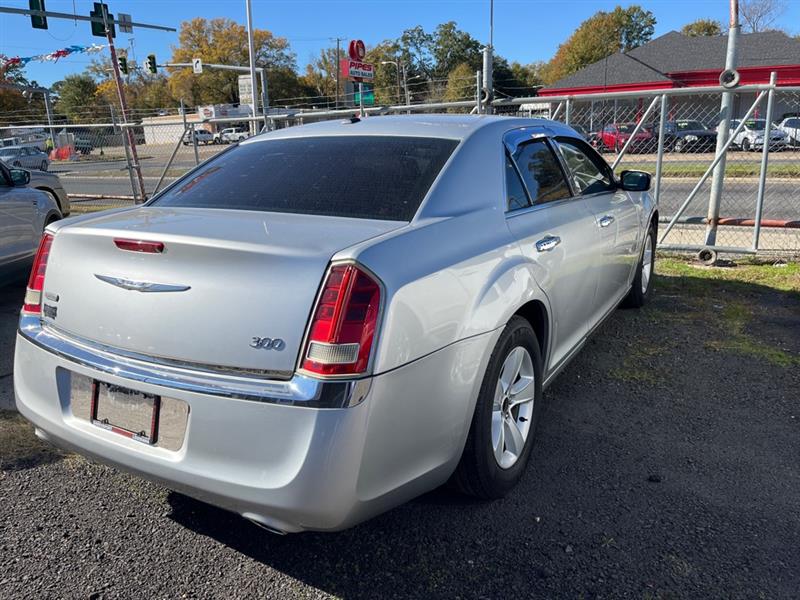 Chrysler 300 Base 2012